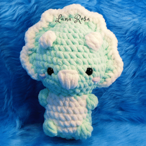 Peluche de Dinosaurio Triceratops – Amigurumi