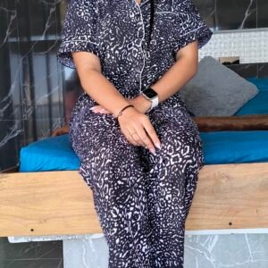 Pijama pantalón + camisa en seda animal print