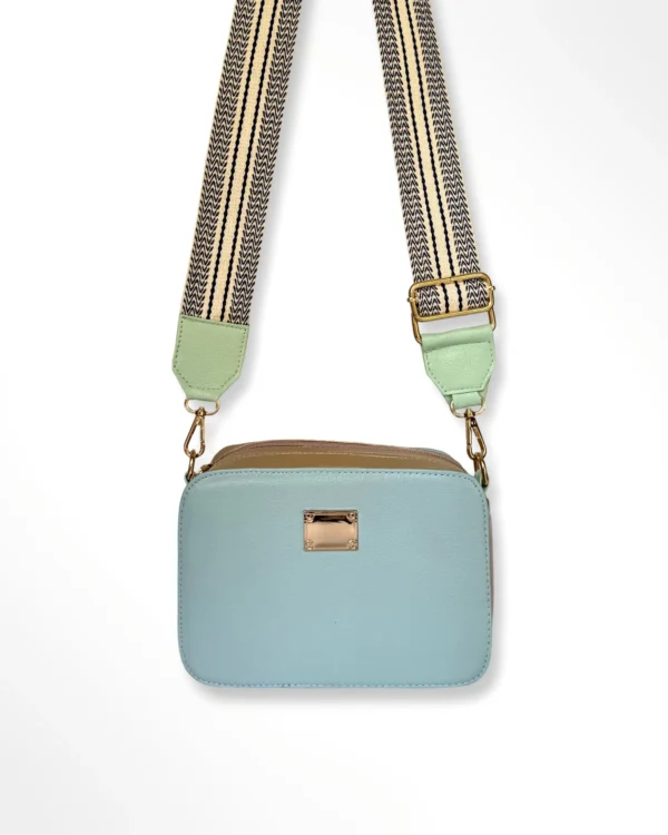 Cartera manos libres en cuero con cargadera tejida Lola azul