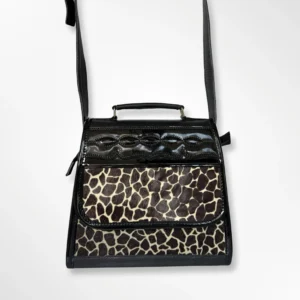 Cartera manos libres para dama en cuero animal print Tania negro animal print