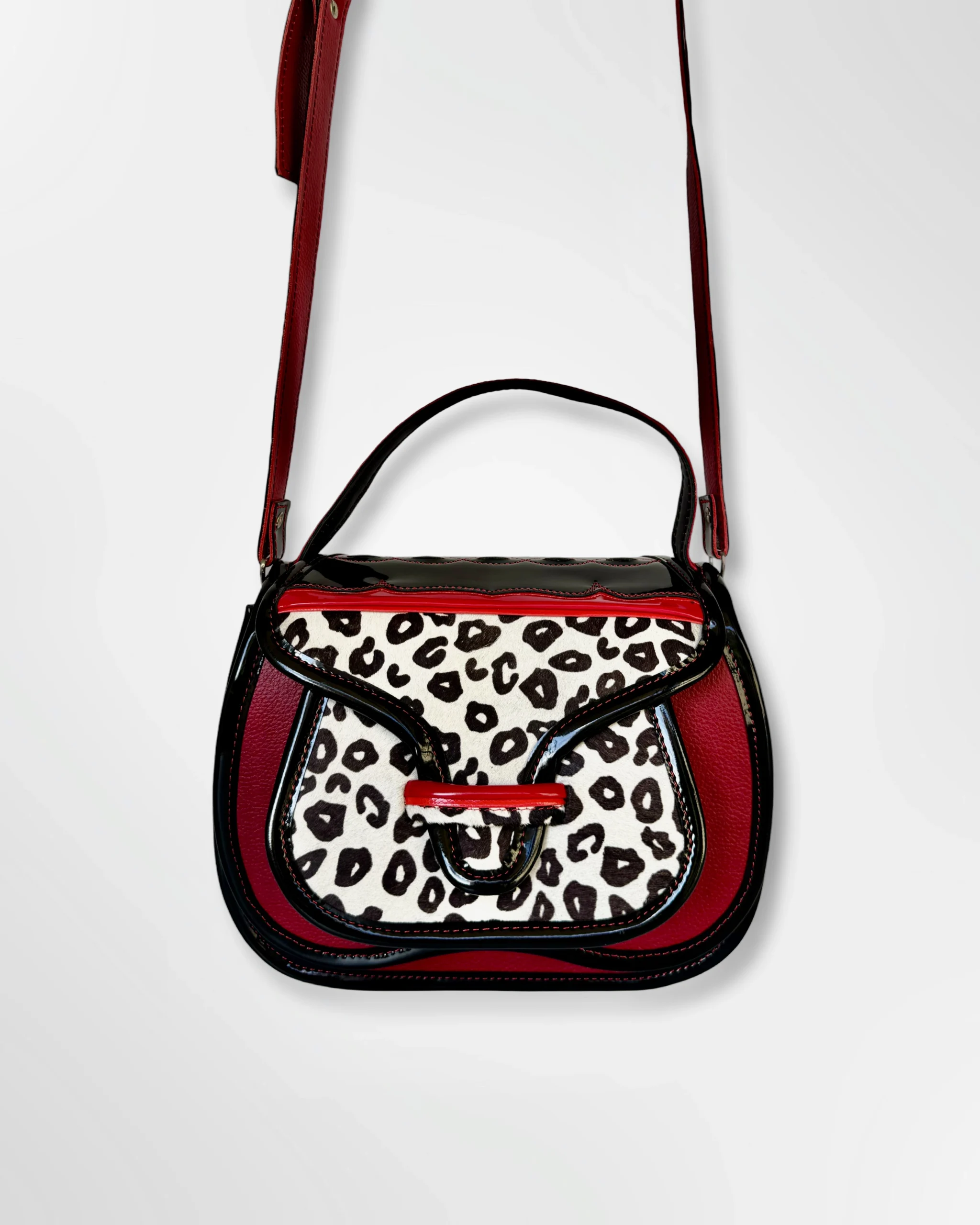 Cartera manos libres para dama tipo carriel en cuero Rendija rojo animal print