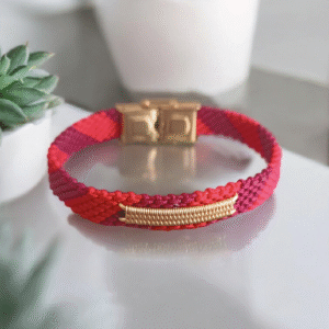 Pulsera hecha a mano